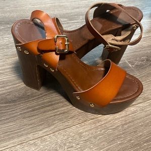 Mossimo Tan Chunky Sandal Heels 👠